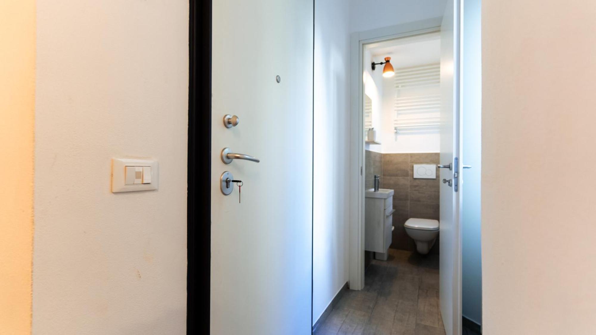 Exclusive Apartment - Magritte Style Lecco Exterior photo