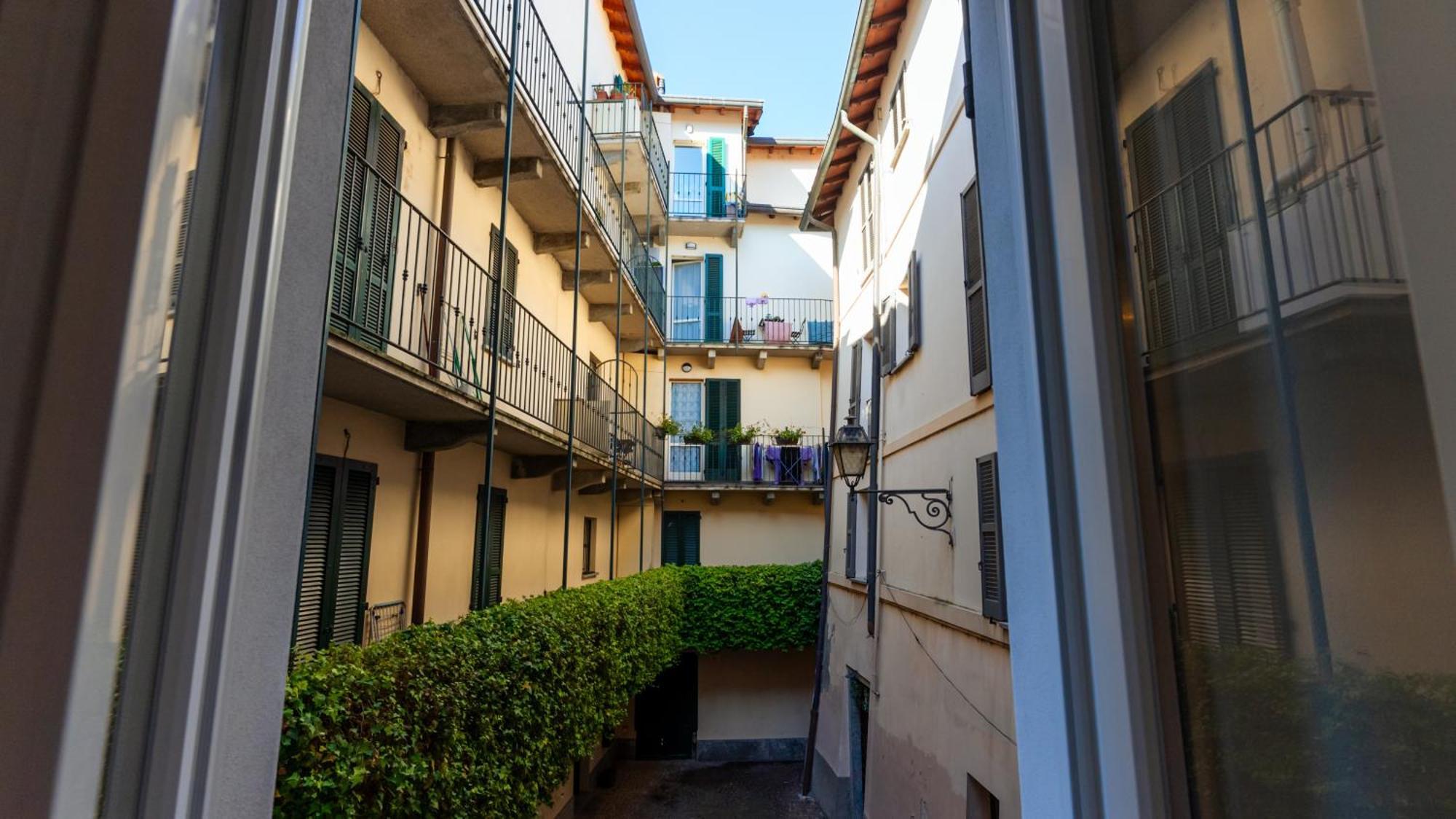 Exclusive Apartment - Magritte Style Lecco Exterior photo